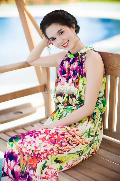 'Lục lọi' BST váy maxi lãng mạn của Ngọc Trinh - 2