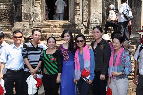 Lý Nhã Kỳ bị nhầm là Đại sứ du lịch Campuchia - 16